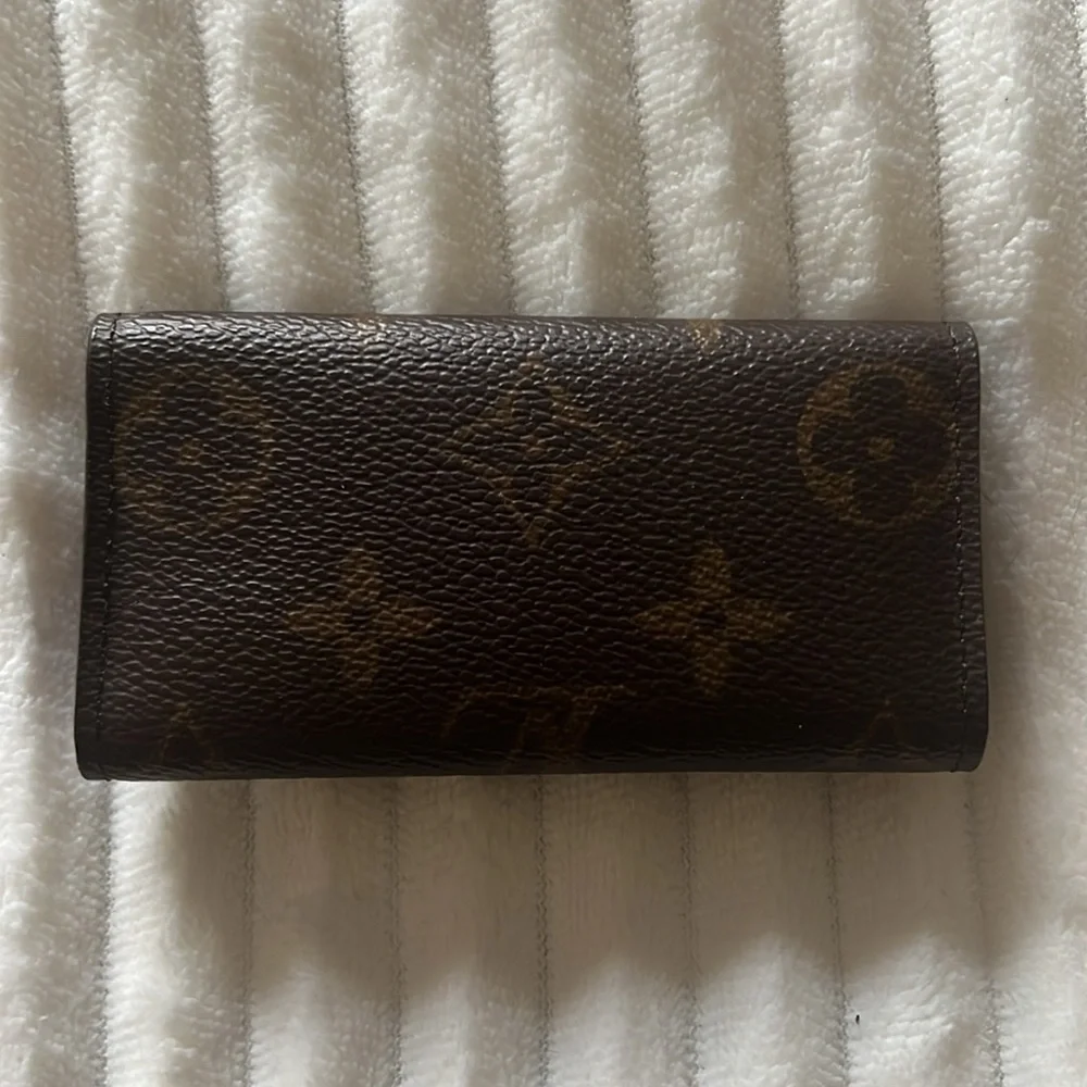Louis Vuitton 4 Key Holder - Picture 2 of 10